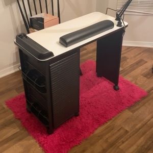 Manicure table